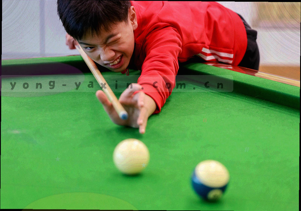 球员效率与状态双视图数据对照的抽象可视化图形